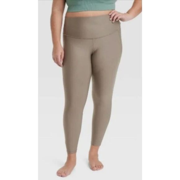 All In Motion Everyday Soft Style High-Rise 7/8 Leggings Pockets Taupe 4X NEW - Picture 1 of 10